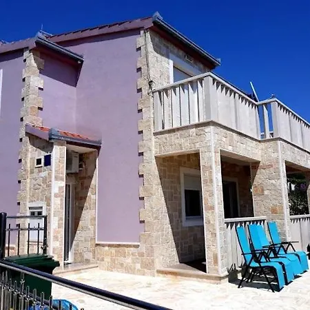 Roza Villa